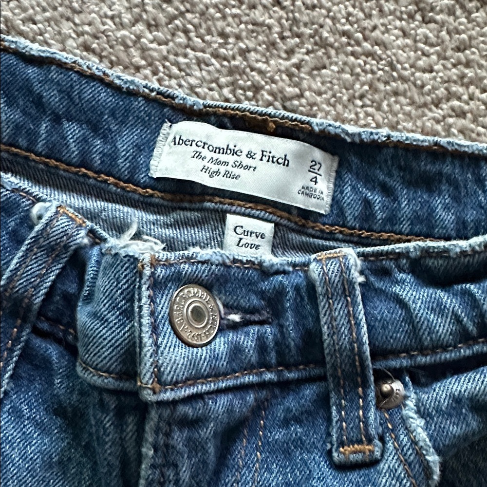 abercrombie & fitch - distressed high rise mom short curve love (blue denim) - Picture 2 of 3